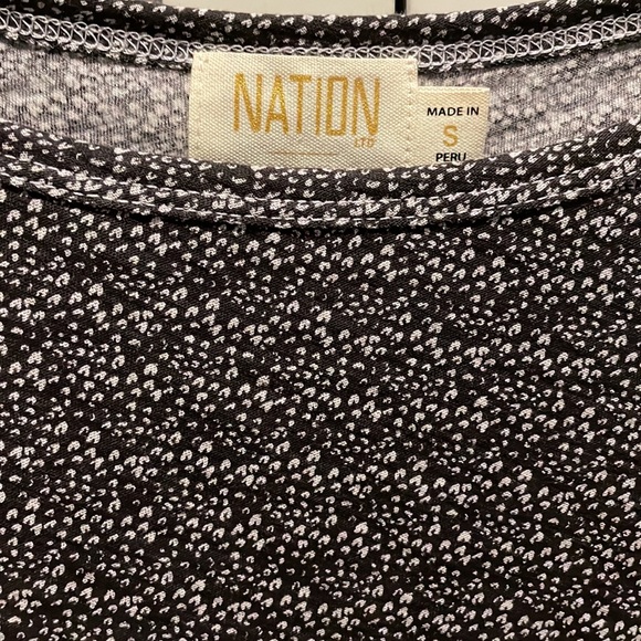 SOLD- Nation LTD Cecilia Balloon Sleeve Tee in navy and white Seurat print - Picture 4 of 5